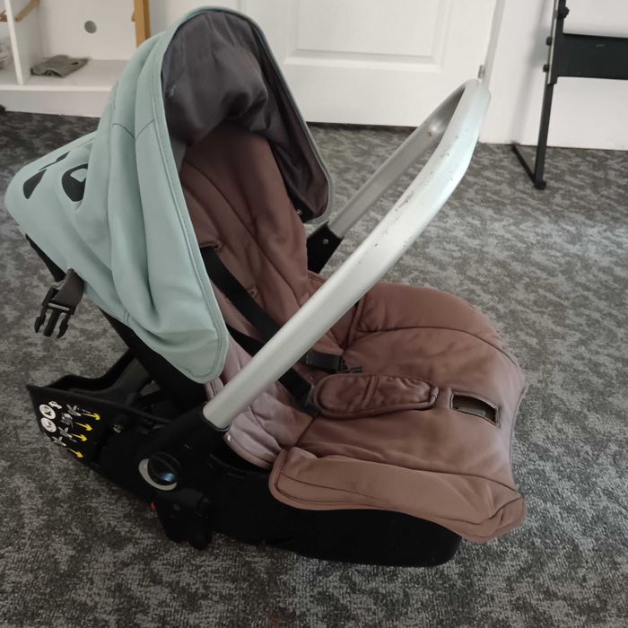 Donez cuco cu spătar reglabil și cadru.