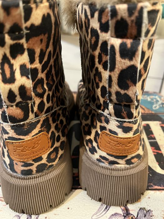 Ghete dama imblanite cu fermoar marime 39 in stare foarte buna