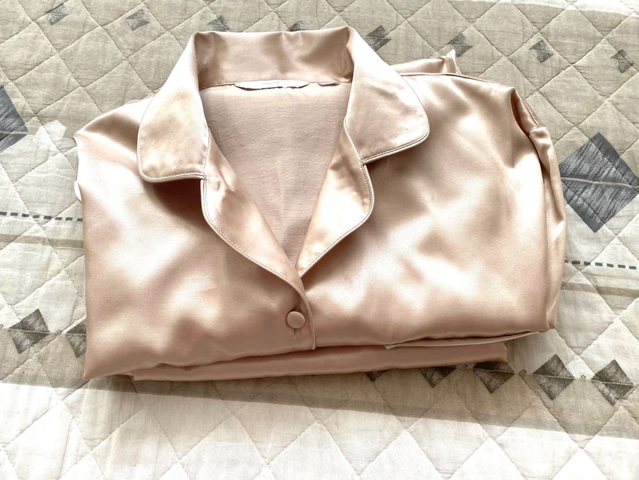 Луксозна дамска сатенена пижама -размер-44/46,цвят капучино