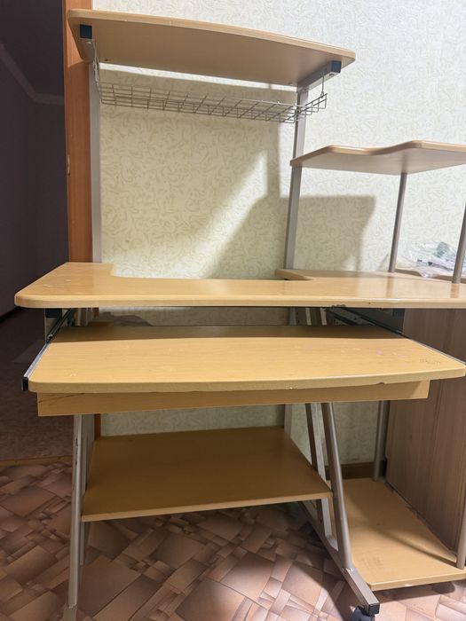 Продам компьютерный стол