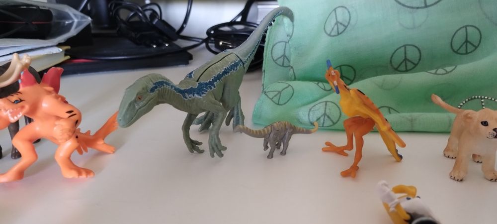 Фигурки Соник, Huggy Wuggy, джобни транформъри