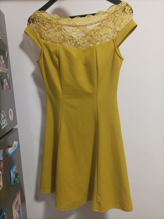 Vând rochii scurte preț foarte mic