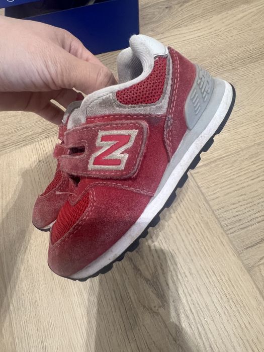 Три пары обуви new balance tombi