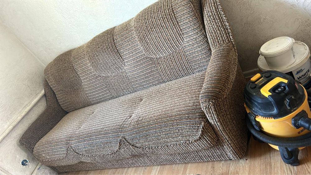 Диван и его кресла