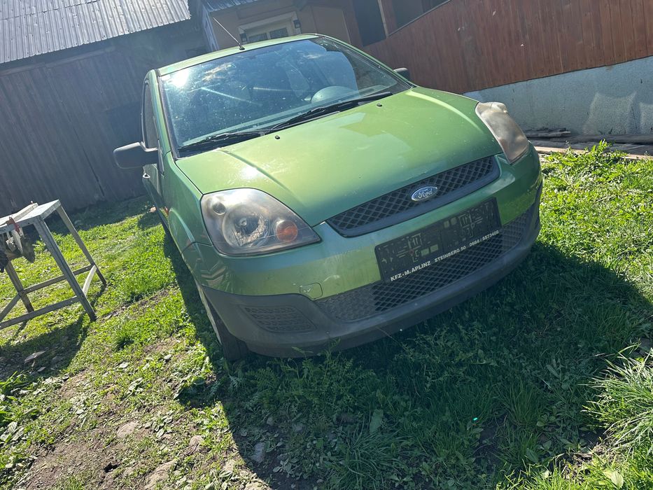 Ford Fiesta 1.3 benzina adusa recent masina personala
