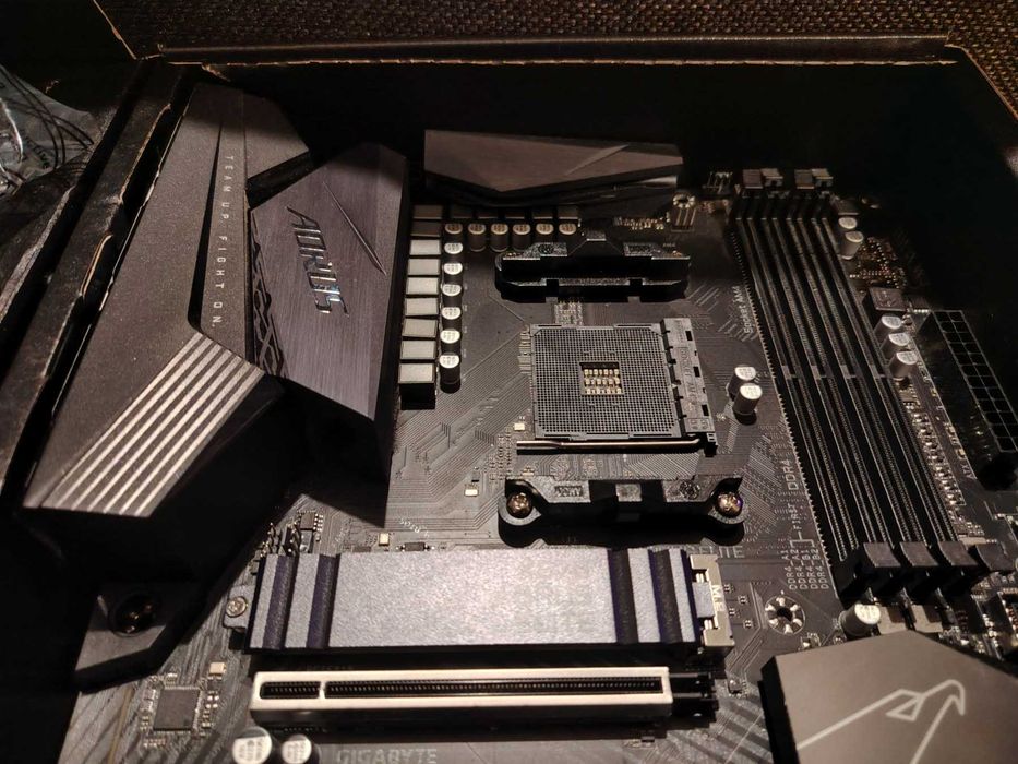 Дънна платка Gigabyte X570 AORUS ELITE AM4