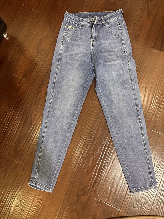 Джинсы женские