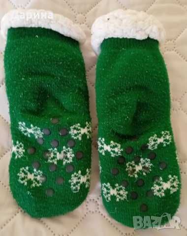 Вълнени чорапи с надпис „Дядо Коледа“.