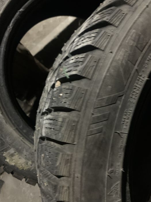 Продам шыны максис