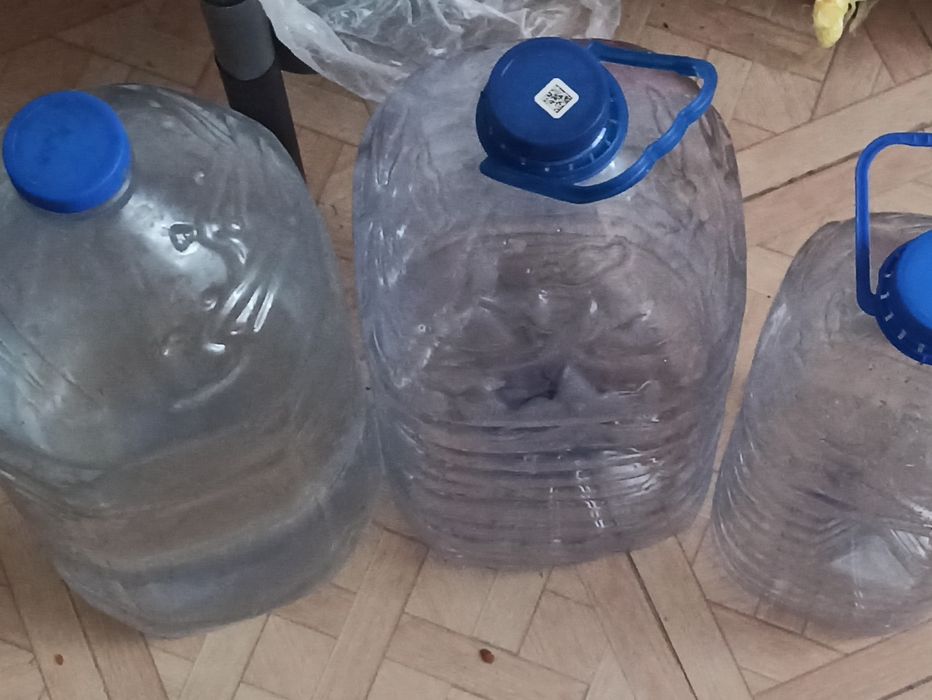 10 litrlu baklashka sotiladi