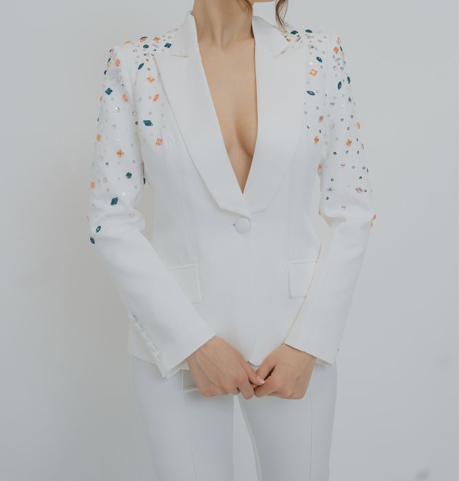 Costum elegant cu pietre alb/negru