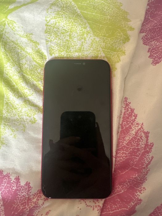 iPhone 11 червен