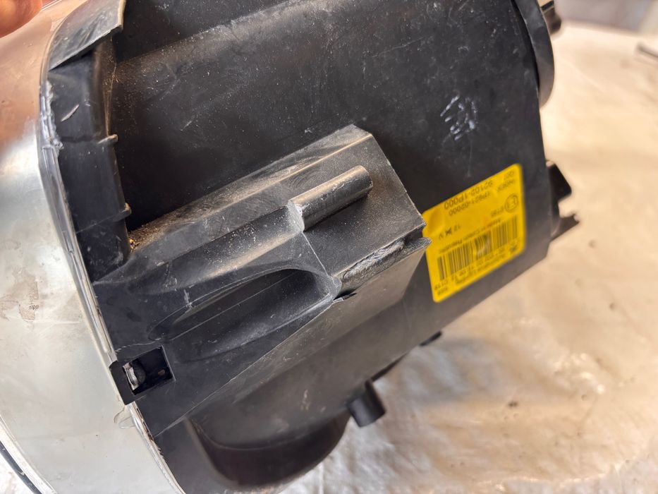 KIA Venga десен фар