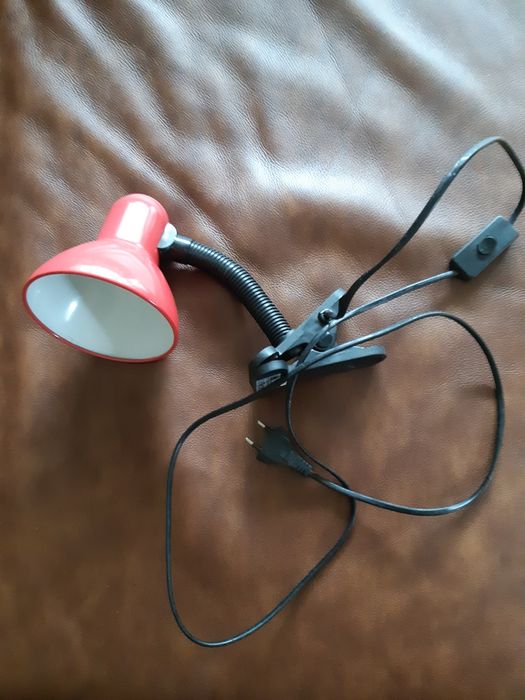 Настолна лампа с щипка