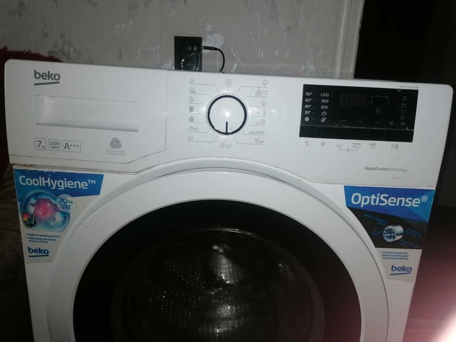 Продавам пералня Beko