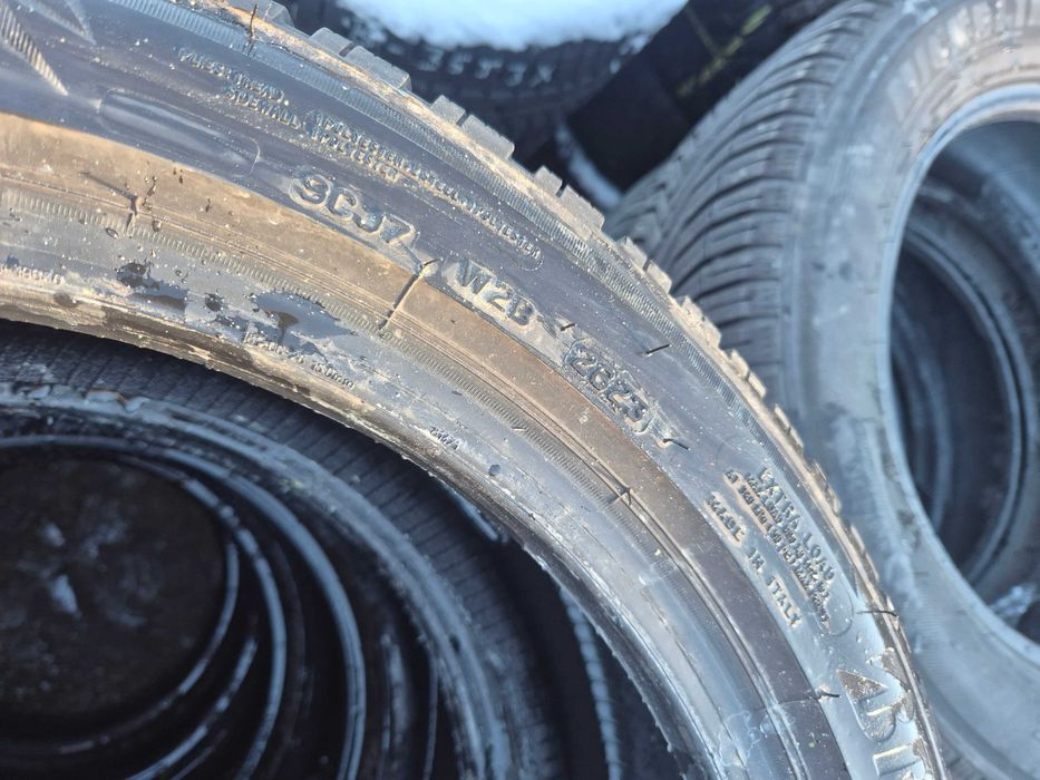 2 Anvelope de IARNA - 225/40/18 - BRIDGESTONE - CA UNELE NOI DOT 2023