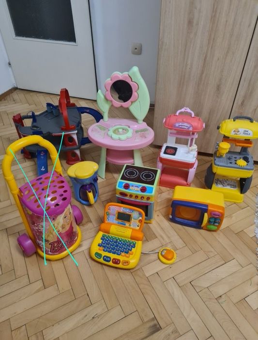 Детски играчки, Мини кухня, Тоалетка, Печка, Лаптоп