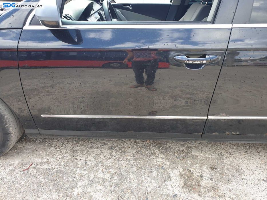 Bandou Ornament Crom de pe Usa Portiera Stanga Fata Volkswagen Passat B6 2005 - 2010