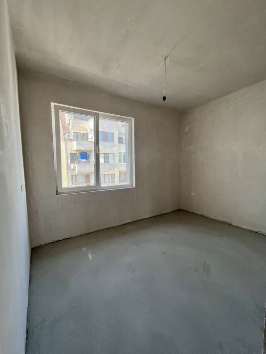 Четиристаен апартамент с 2 гаража