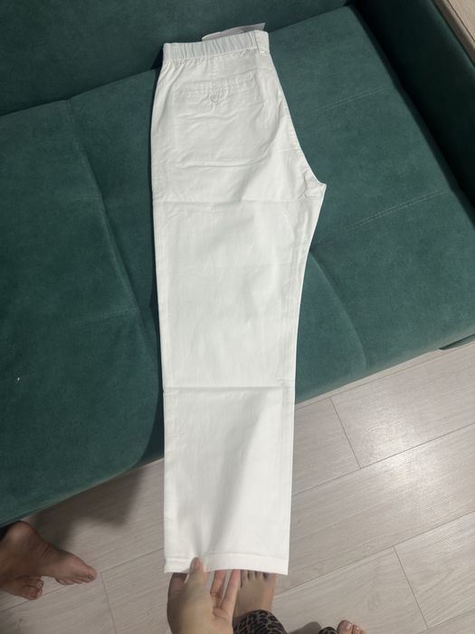 Продам джинсы белые