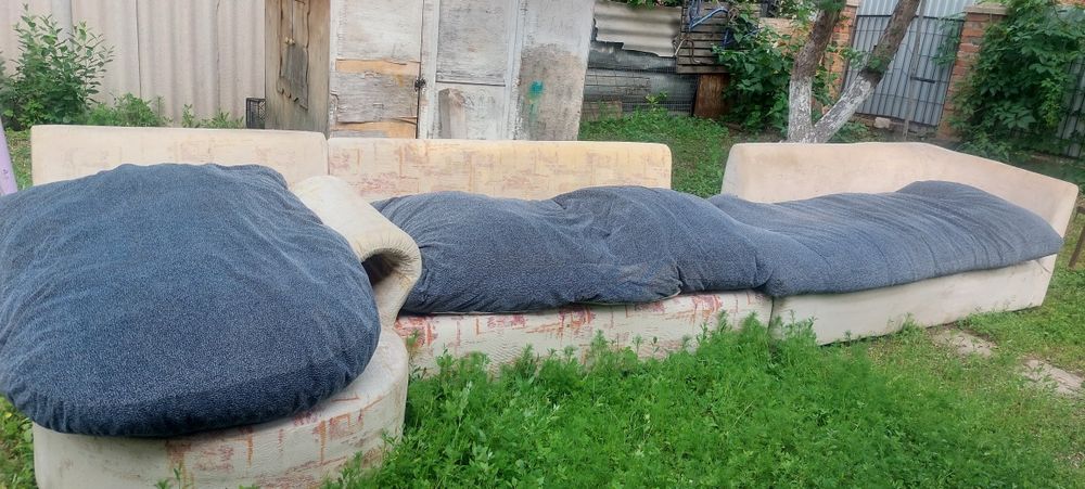 Диван отдам безвозмездно