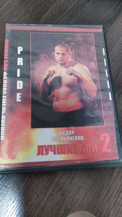 Фильмы и бокс DVD диски.