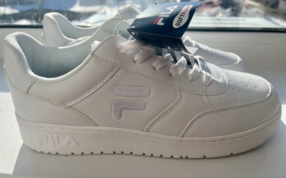 Кроссовки продам