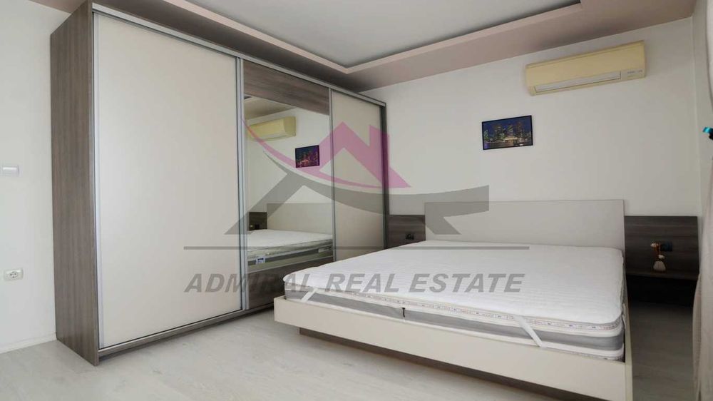 Тристаен -обзаведен -Лятно кино