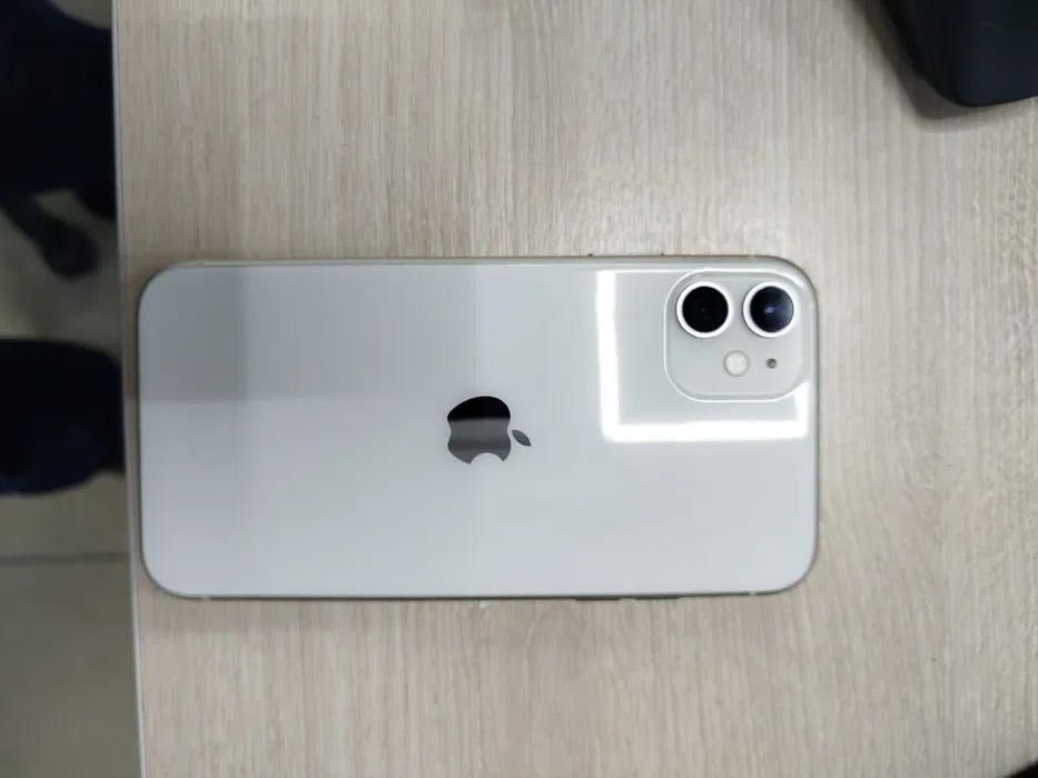 Продам IPhone 11