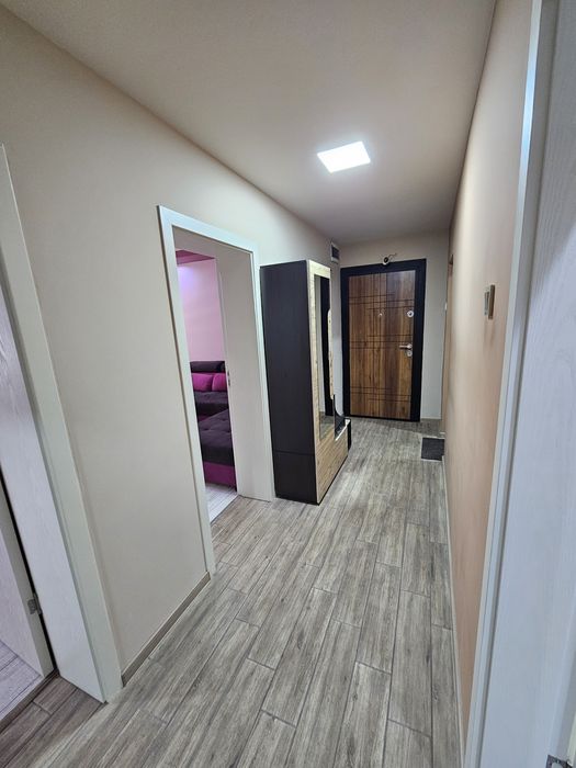 Дава се под наем Тристаен апартамент в Търговище, Център - 72 кв.м за 382.5 € - Снимка #2