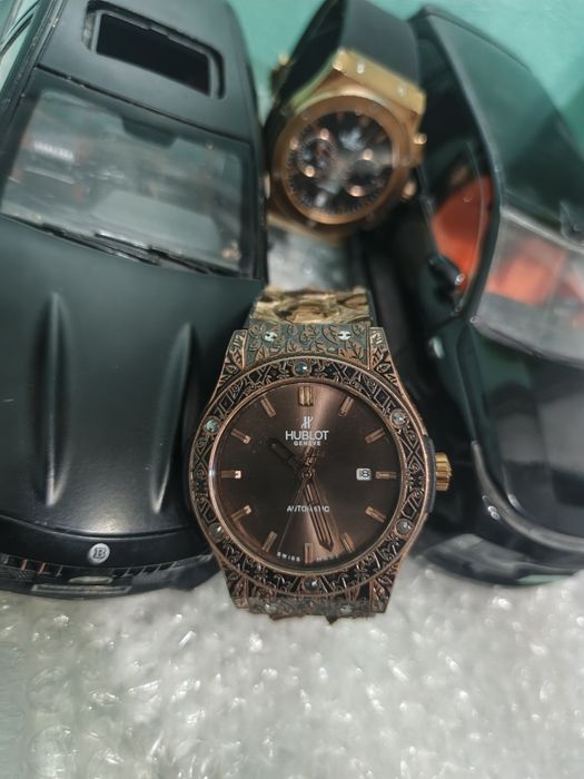часов:	Hublot.часов:	Hublot
Вес, грамм:	120
Высота (толщина), мм:	12
Д