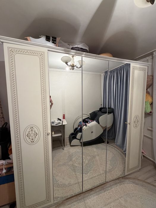 Шкаф белого цвета