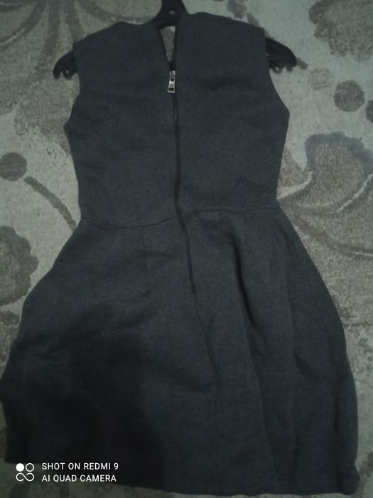 Продам платье серое