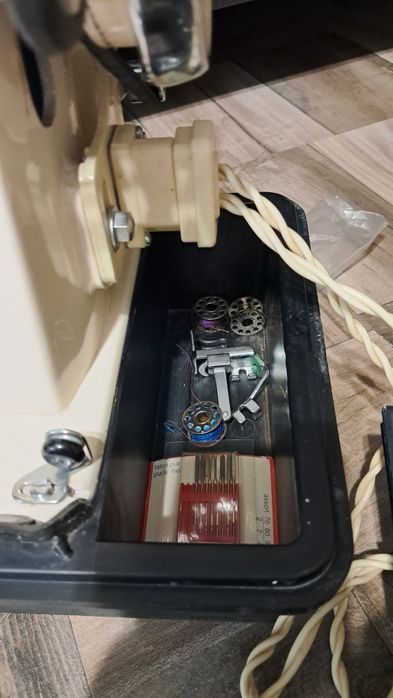 Mașină de cusut Elec