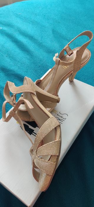 Sandale.elegante material textil