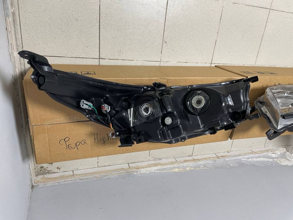 Фары на Toyota Highlander 2014,2016