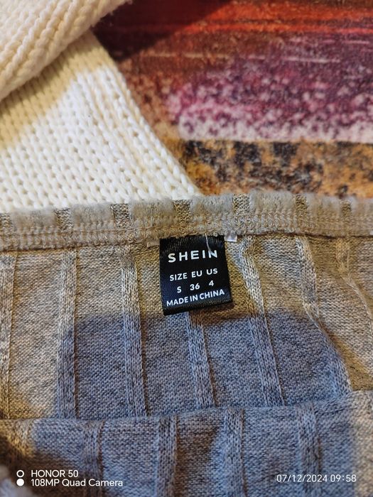 Пола и пуловер..