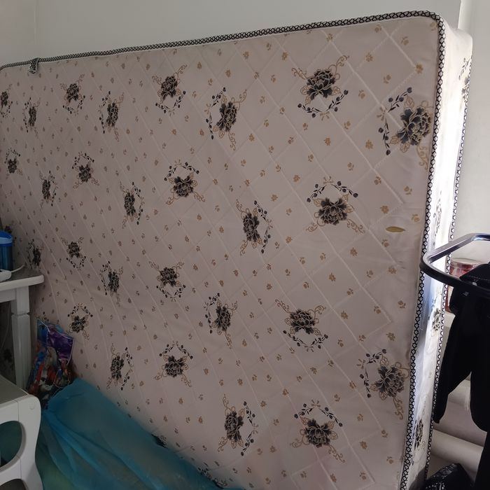 Матрас двухспальной б/у