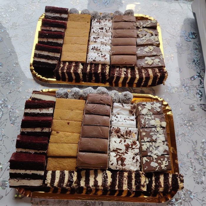 Cozonaci si prajituri de casa asortate