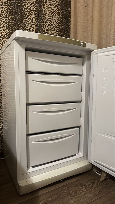 Морозильная камера Indesit