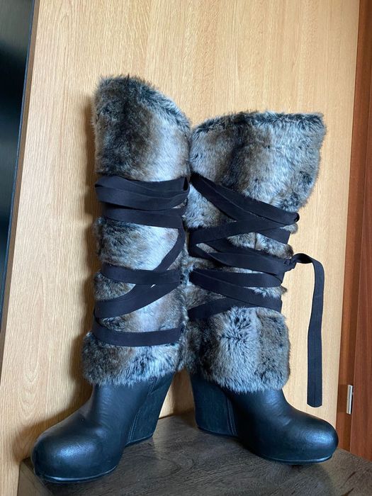 Vănd cizme cu blană