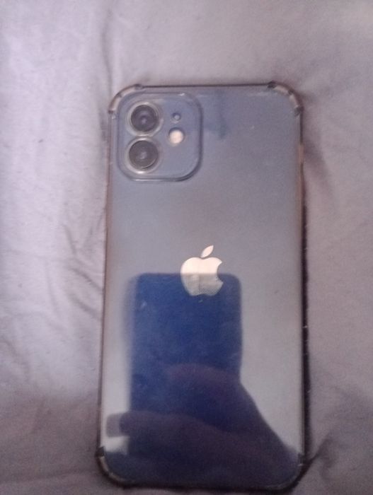 Продаю айфон 12 торг есть