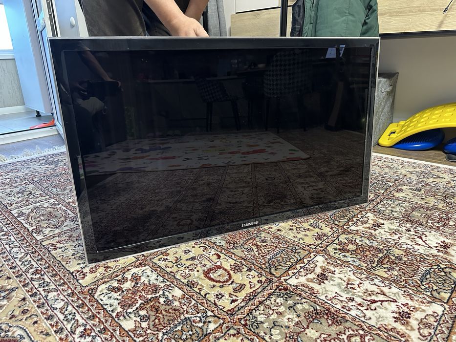 Телевизор Samsung LED телевизор