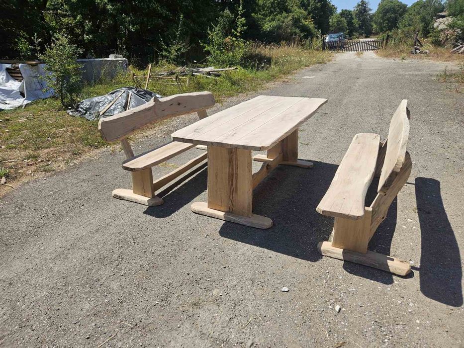 Маса с пейки дървени