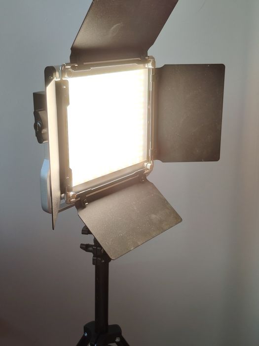 Професионално LED RGB осветление neewer 660