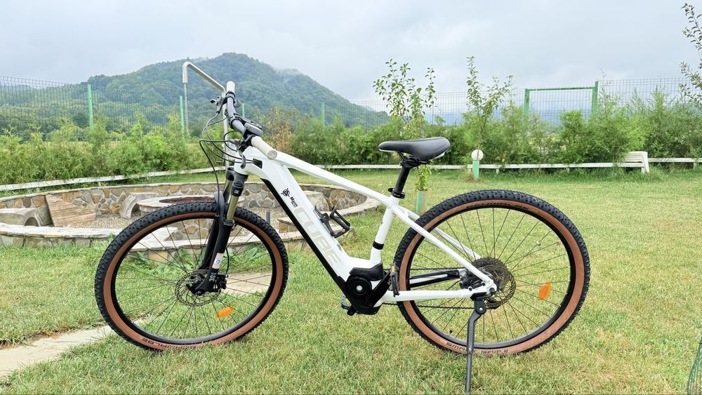 Vand bicileta Cube impecabila