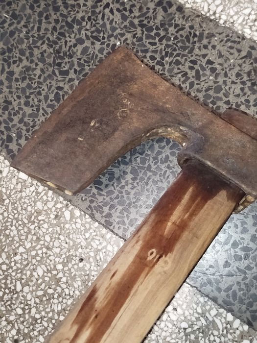 2 брадви  в добро състояние