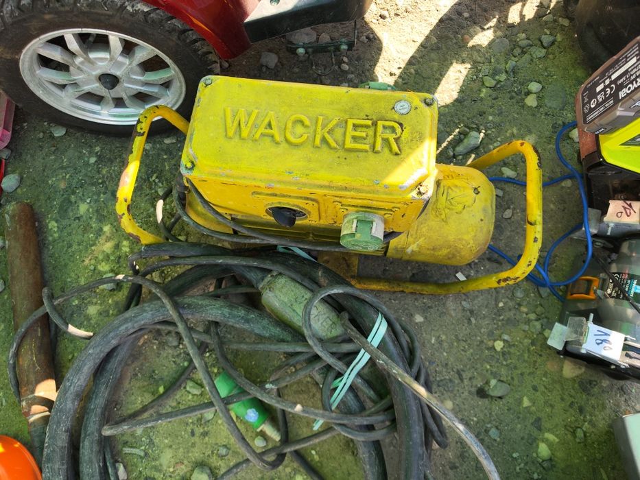 Vibrator beton wacker