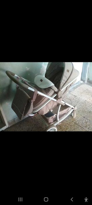 Бебешка количка с лягащ и със сядащ механизъм