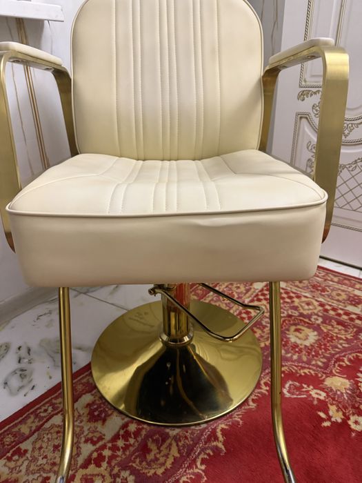 Парикмахерское кресло